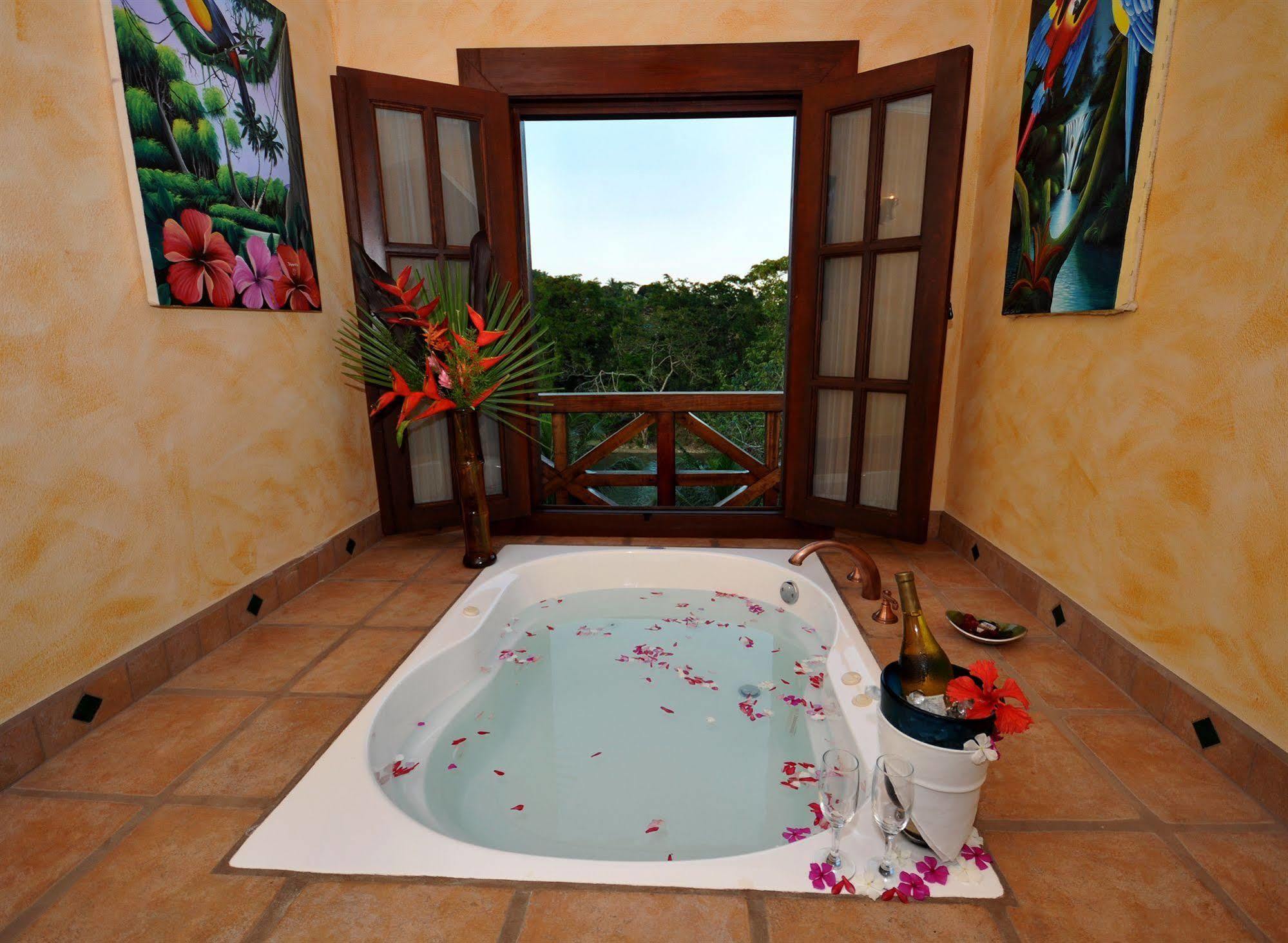 Mahogany Hall Luxury Boutique Resort San Ignacio Dış mekan fotoğraf